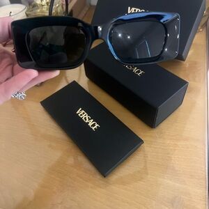 🔥SUPER SALE🔥NWT Versace Black Oversized Rectangular Sunglasses